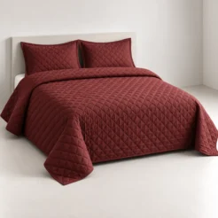 burgundy-diamond-quilted-bed-in-minimal-room