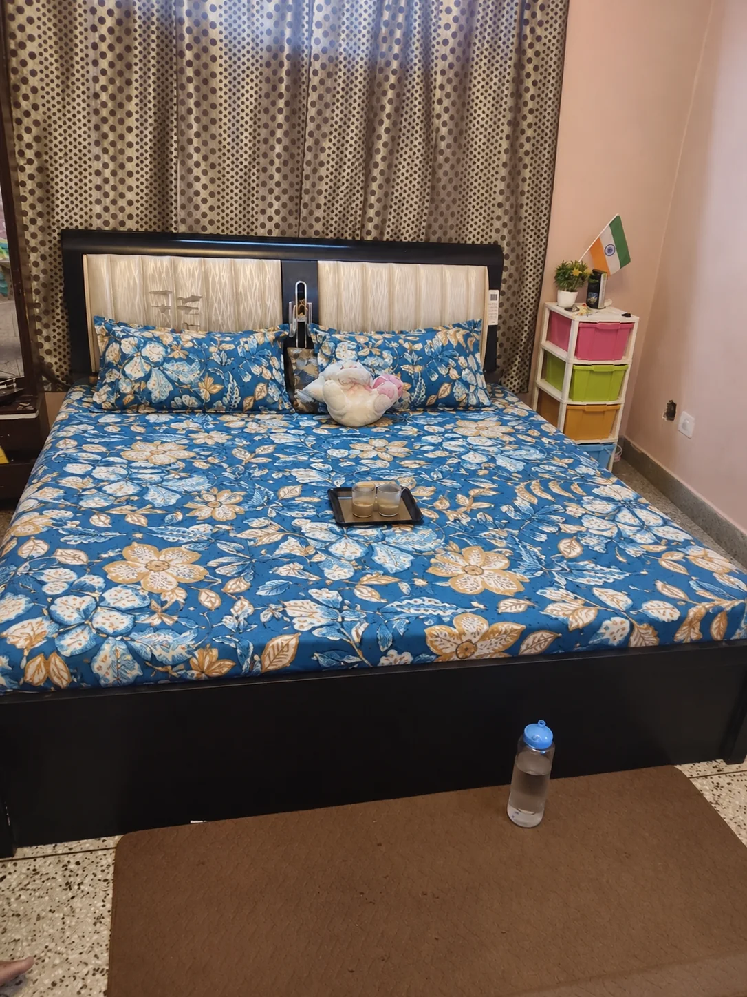 Blue floral bedsheet