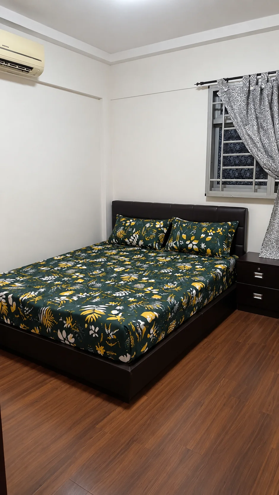 Forest green botanical bedsheet